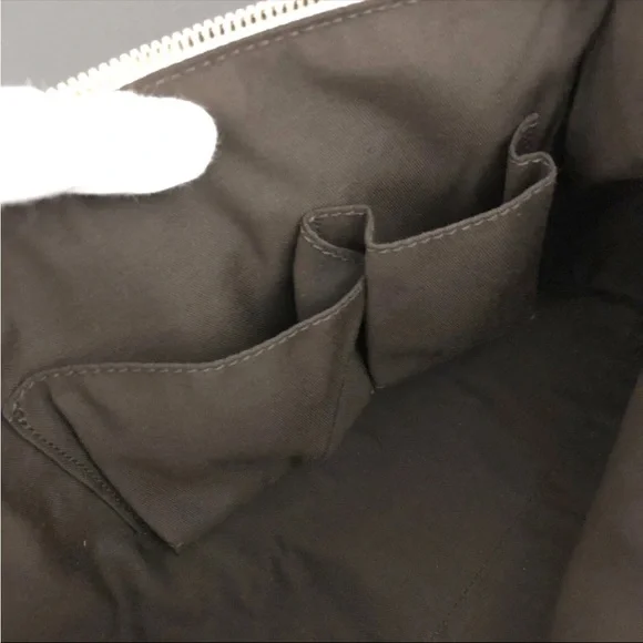 Gucci Duchessa Leather Boston Bag Cream Bow Crest Charm Top Handle. (COA). - Picture 15 of 15